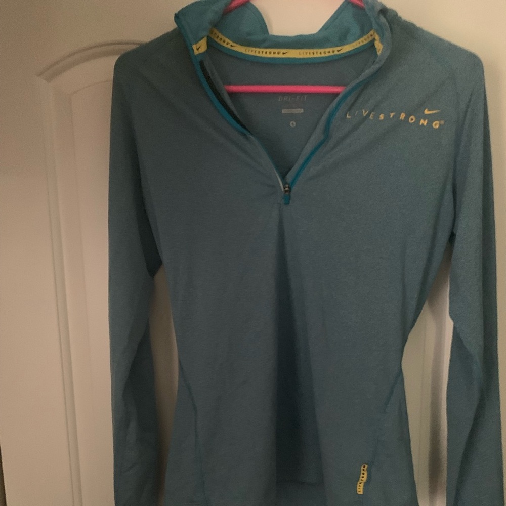 Women’s Nike quarter zip long sleeve shirt